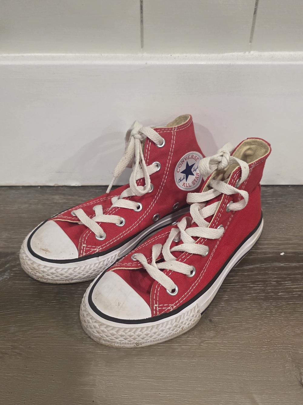 Converse Chuck Taylor All Star Youth 11 Red Canvas High Top Sneakers